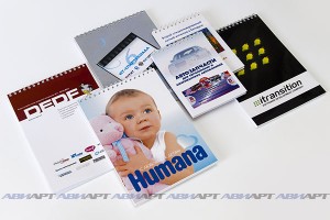 Блокнот на мет. пружине с ламинированной обложкой 4+0